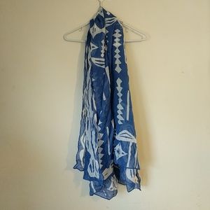 NWOT Blue patterened scarf